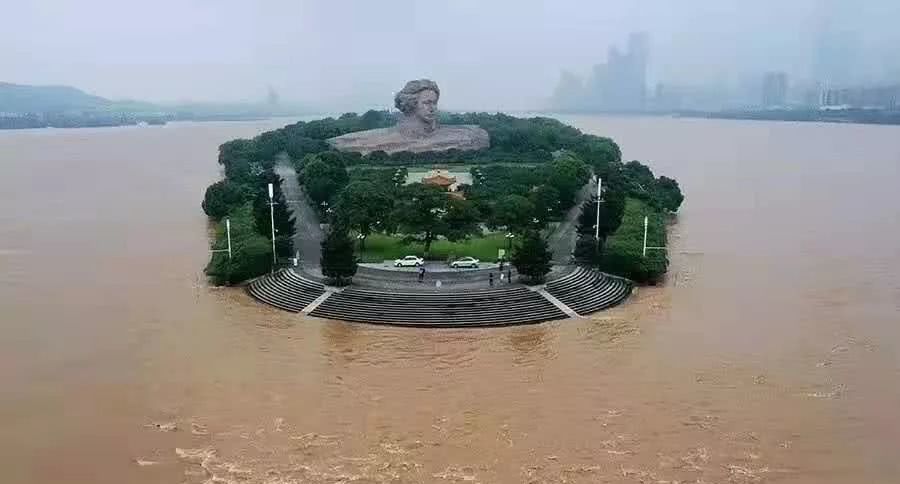 抗洪抢险，众志成城！湖南法院人的雨中身影